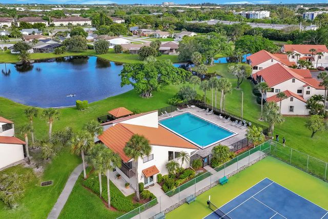 3 Vía De Casas Sur, Boynton Beach, FL 33426