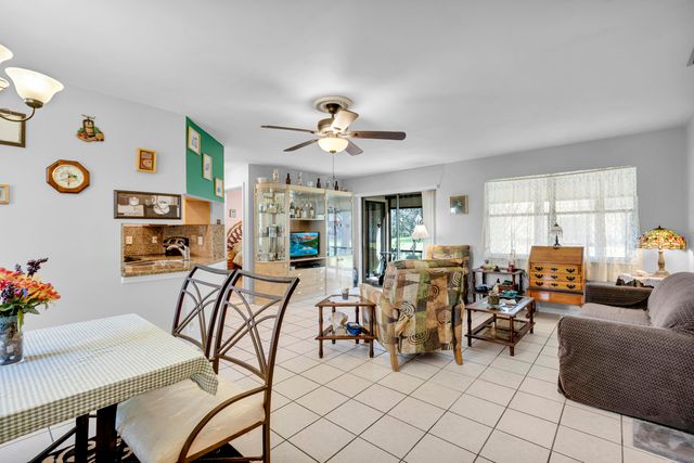 3 Vía De Casas Sur, Boynton Beach, FL 33426
