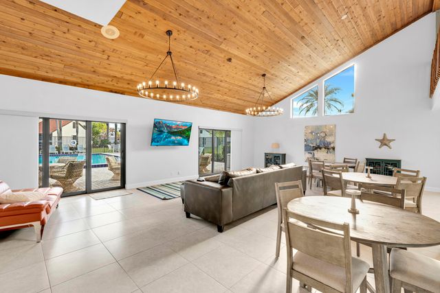 3 Vía De Casas Sur, Boynton Beach, FL 33426