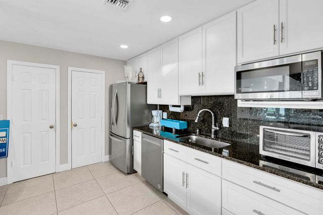 3 Vía De Casas Sur, Boynton Beach, FL 33426