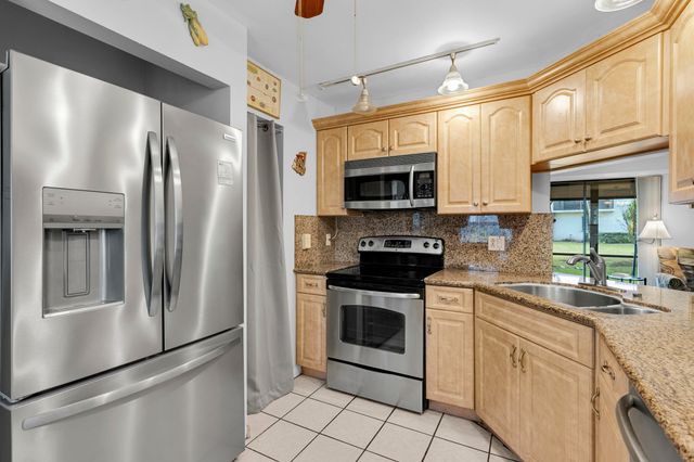 3 Vía De Casas Sur, Boynton Beach, FL 33426