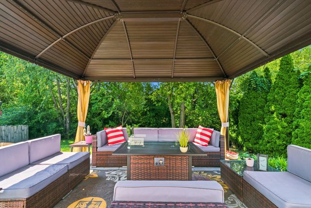327 Pagoda Court, Pickerington, OH 43147