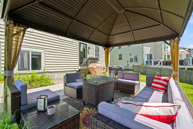 327 Pagoda Court, Pickerington, OH 43147