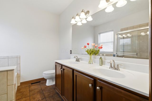 327 Pagoda Court, Pickerington, OH 43147