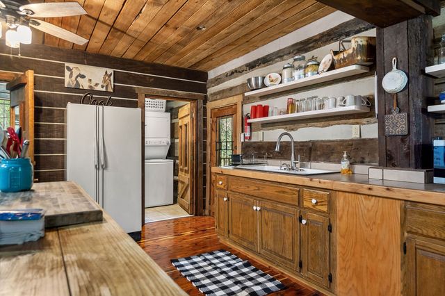 12159 Cookeville Boat Dock Rd, Baxter, TN 38544