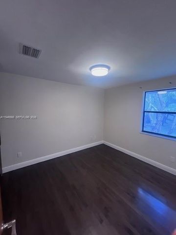 20005 NE 3rd Court 6, Miami, FL 33179