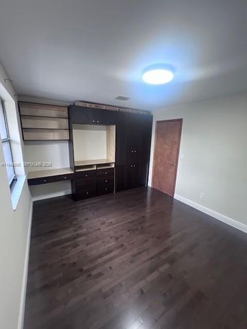 20005 NE 3rd Court 6, Miami, FL 33179