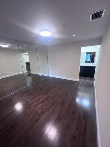 20005 NE 3rd Court 6, Miami, FL 33179