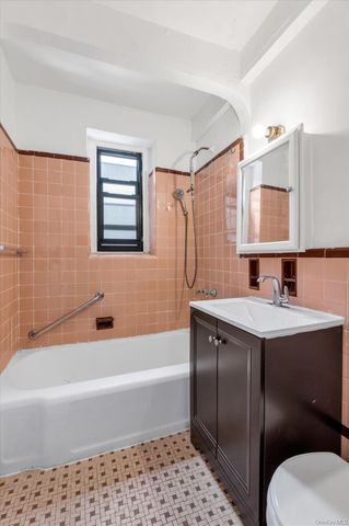 96-11 65 Road 305, Rego Park, NY 11374