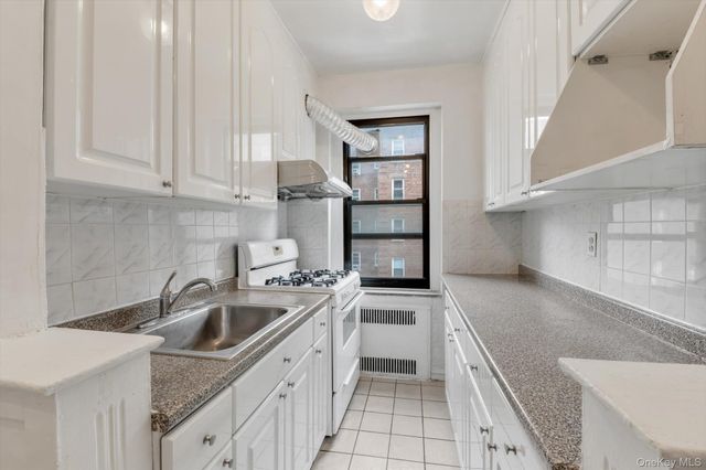 96-11 65 Road 305, Rego Park, NY 11374