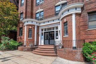 96-11 65 Road 305, Rego Park, NY 11374