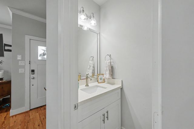 909 E 33rd Street, Houston, TX 77022