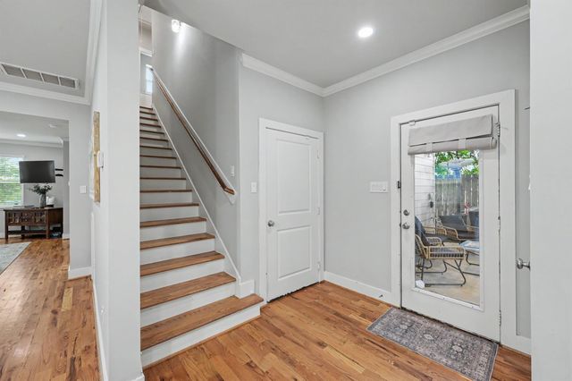 909 E 33rd Street, Houston, TX 77022