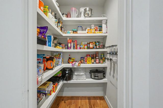 909 E 33rd Street, Houston, TX 77022