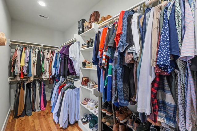909 E 33rd Street, Houston, TX 77022