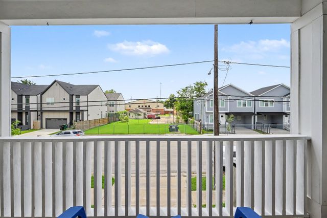 909 E 33rd Street, Houston, TX 77022