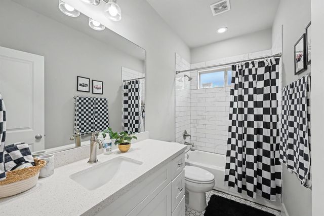 909 E 33rd Street, Houston, TX 77022