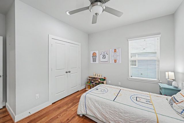 909 E 33rd Street, Houston, TX 77022