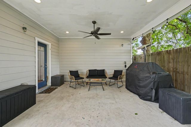 909 E 33rd Street, Houston, TX 77022
