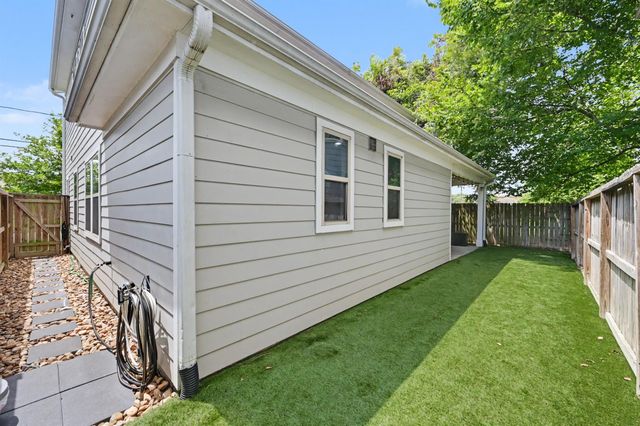 909 E 33rd Street, Houston, TX 77022