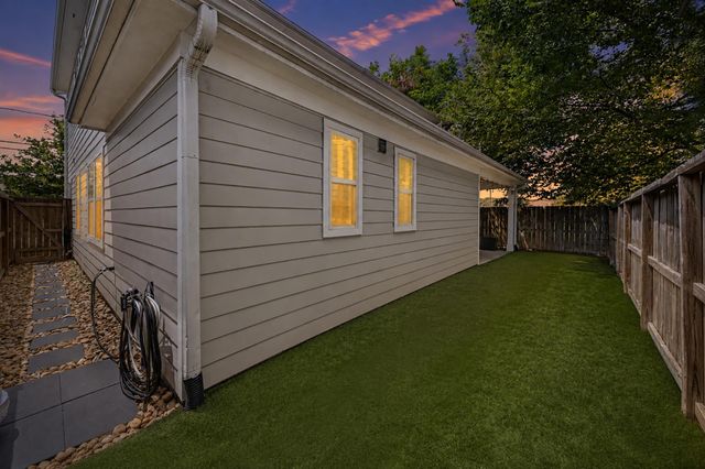 909 E 33rd Street, Houston, TX 77022