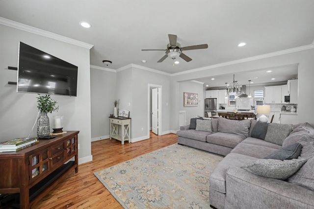 909 E 33rd Street, Houston, TX 77022