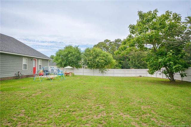 242 Heartwood Drive, Raeford, NC 28376
