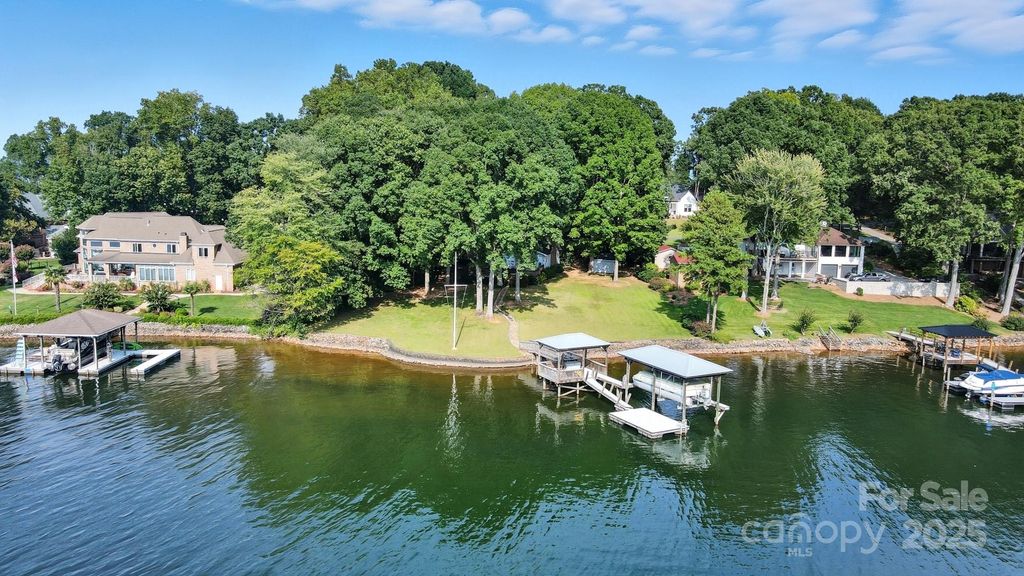 1765 Dogwood Hill Drive, Denver, NC 28037