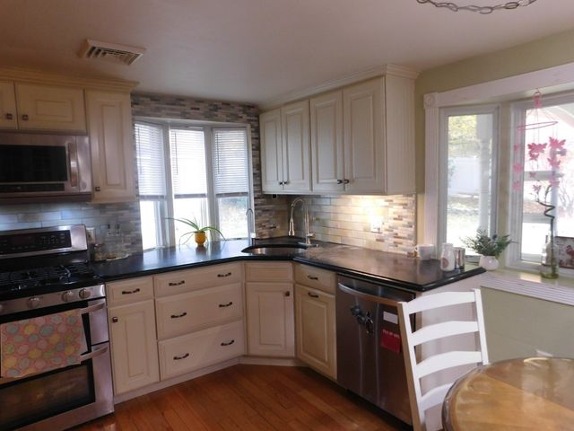 24 Chestnut Street, Grafton, MA 01519