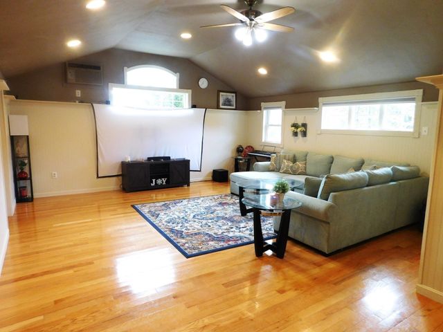 24 Chestnut Street, Grafton, MA 01519