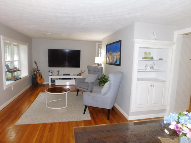24 Chestnut Street, Grafton, MA 01519