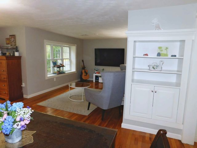 24 Chestnut Street, Grafton, MA 01519