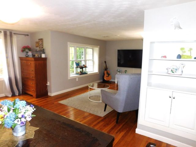 24 Chestnut Street, Grafton, MA 01519