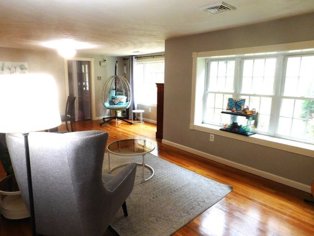 24 Chestnut Street, Grafton, MA 01519