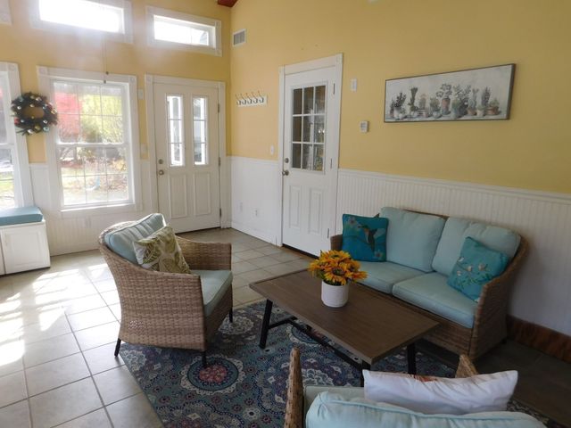 24 Chestnut Street, Grafton, MA 01519