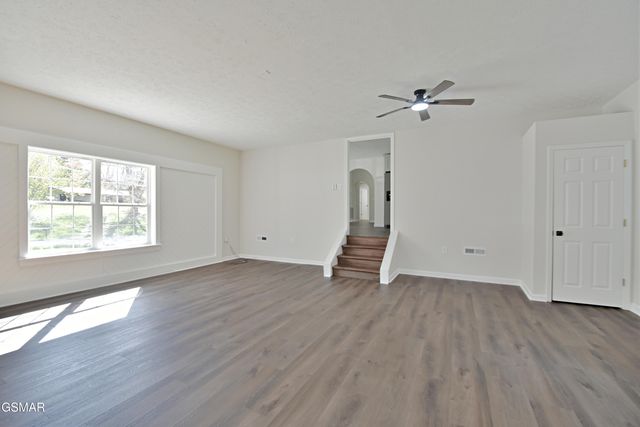 2913 Village Lane, Sevierville, TN 37862