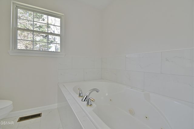 2913 Village Lane, Sevierville, TN 37862