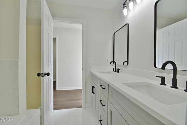 2913 Village Lane, Sevierville, TN 37862