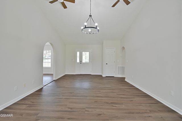 2913 Village Lane, Sevierville, TN 37862