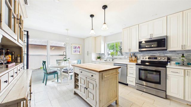 5909 BITTERWOOD COURT, Tampa, FL 33625