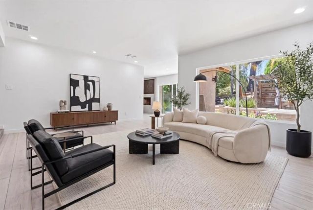 5047 Orrville Avenue, Woodland Hills, CA 91367