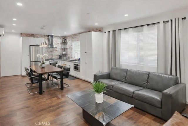 5047 Orrville Avenue, Woodland Hills, CA 91367