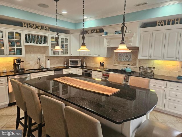 10 E 34TH, Long Beach Township, NJ 08008