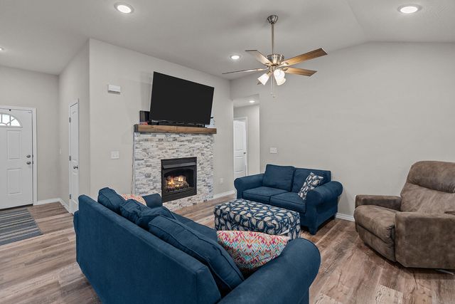 2122 N 21st Street, Ozark, MO 65721