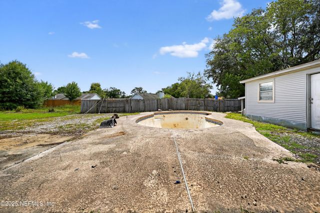 6450 SIERRA Drive, Jacksonville, FL 32244