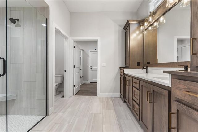 1128 SW Whitby Drive, Lee's Summit, MO 64083