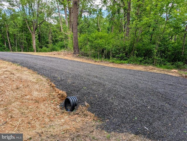 3964 HIDDEN VALLEY LN, Linden, VA 22642