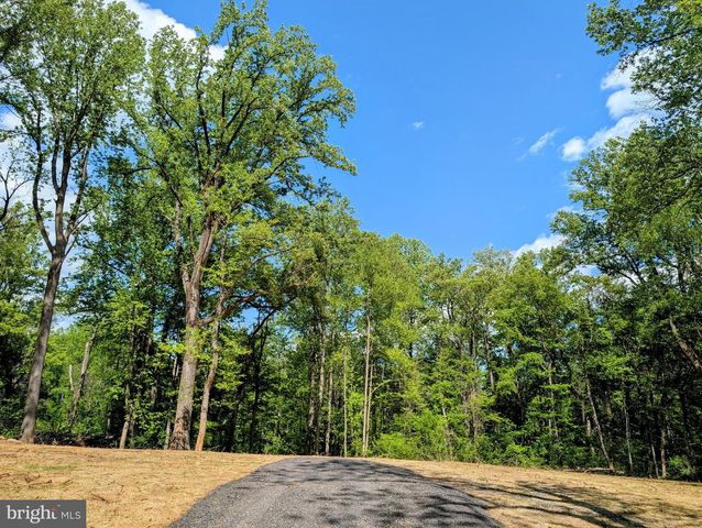 3964 HIDDEN VALLEY LN, Linden, VA 22642