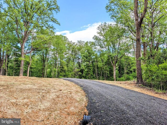 3964 HIDDEN VALLEY LN, Linden, VA 22642