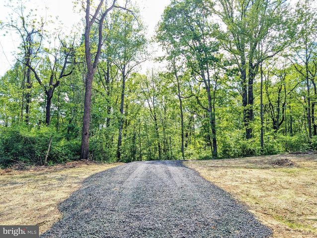 3964 HIDDEN VALLEY LN, Linden, VA 22642